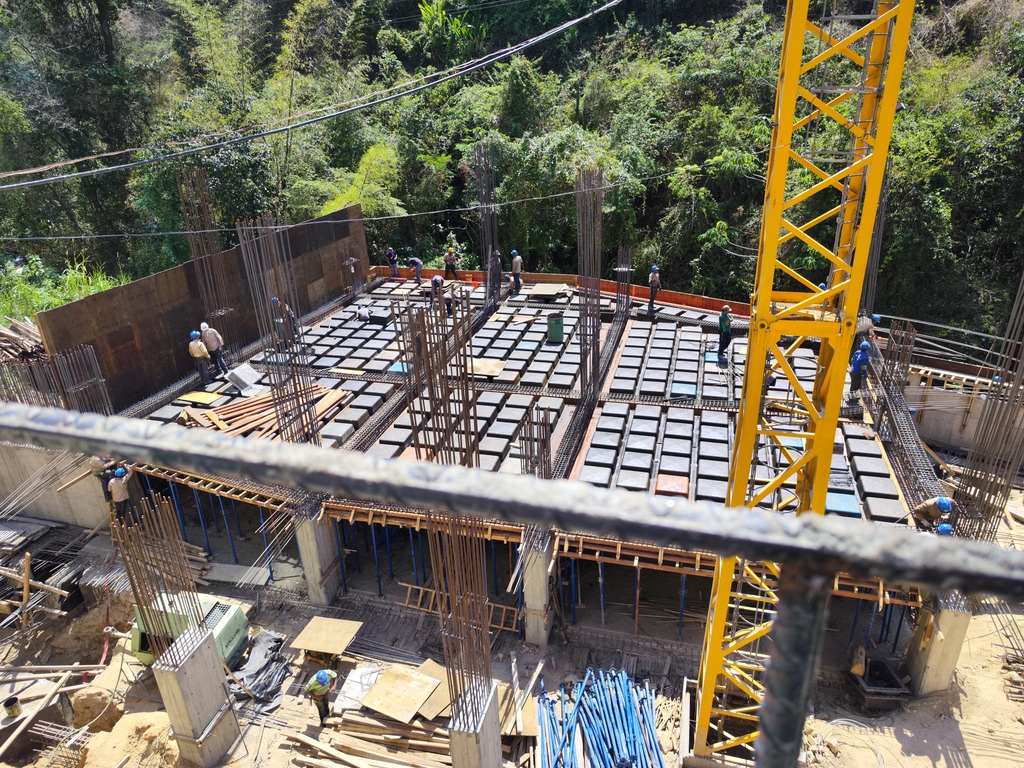 obra, construccion,fruteria los pomelos